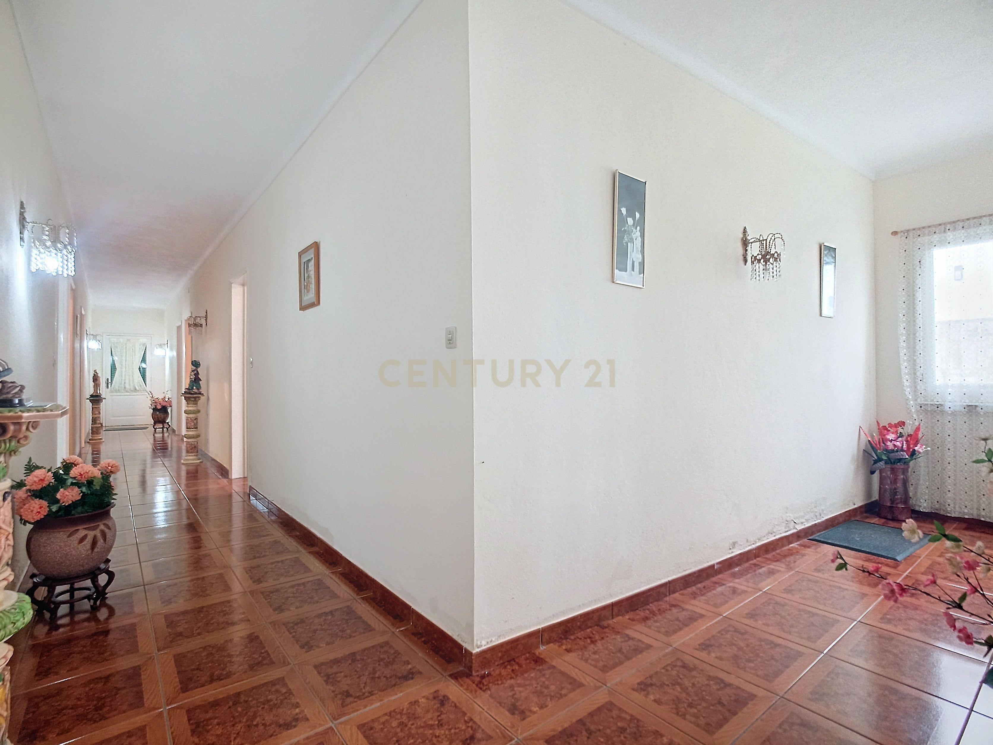 Moradia T4 em Rabo de Peixe, no concelho da Ribeira Grande! - Image 3