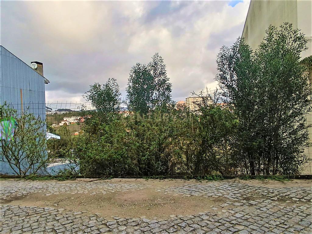 Lote para construção de moradia com 3 frentes perto do Freixo em Valbom, Gondomar, Porto - Image 6