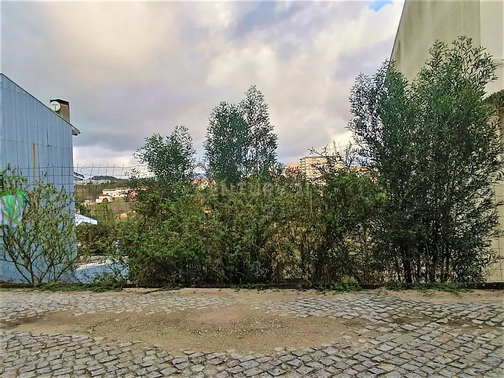 Lote para construção de moradia com 3 frentes perto do Freixo em Valbom, Gondomar, Porto - Image 6