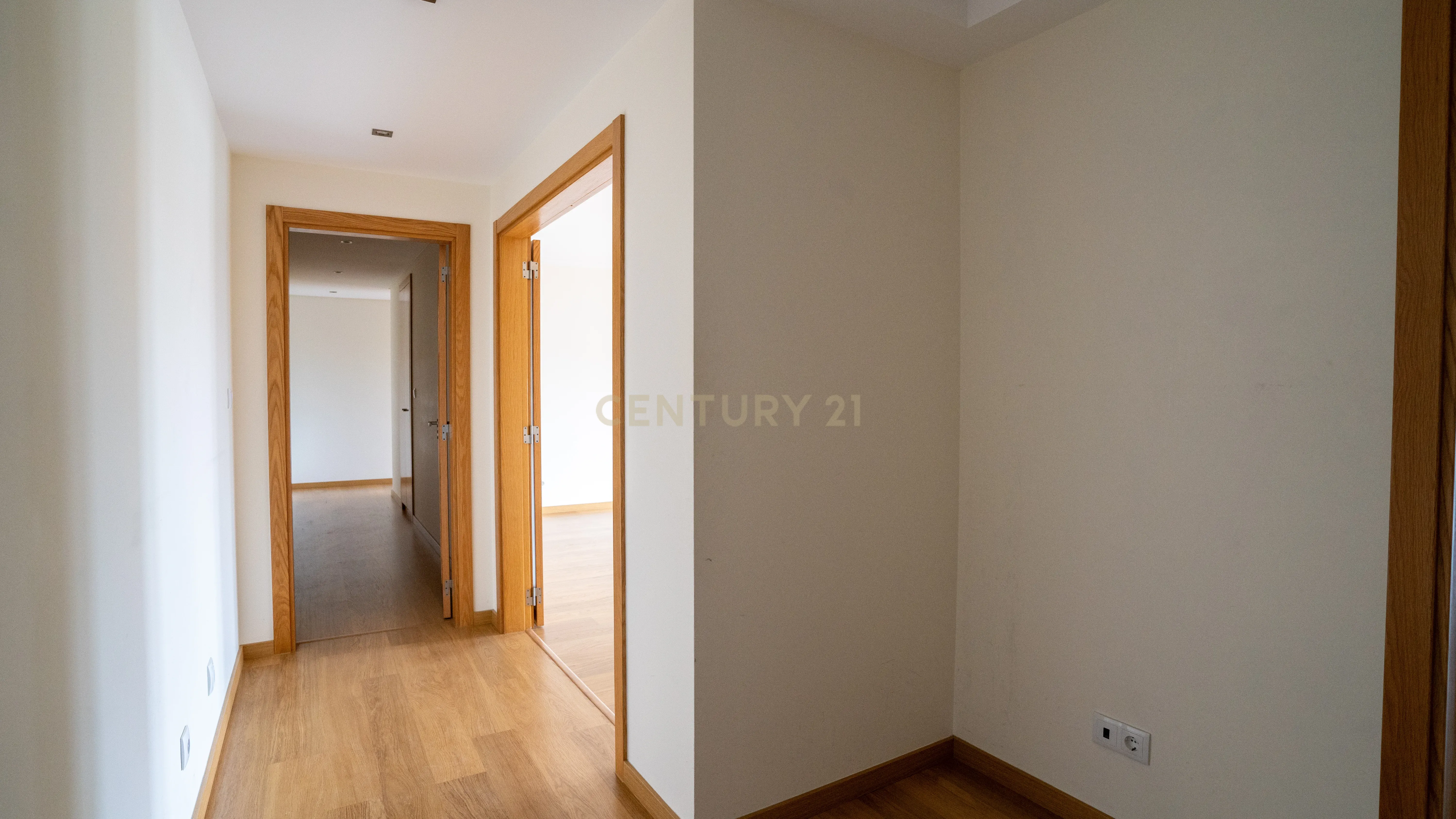 Apartamento T2 Moderno junto ao SPACIO Shopping Olivais - Image 12