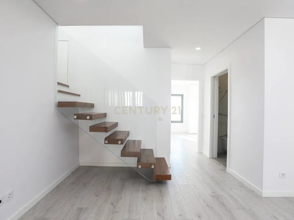 Apartamento T2 + 2 duplex novo com terraço, varanda e box para 2 viaturas - Image 10
