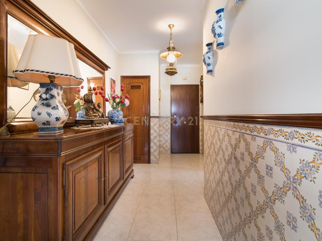 Oportunidade Unica - Apartamento T3 c/ garagem | Damaia de Cima - Image 25