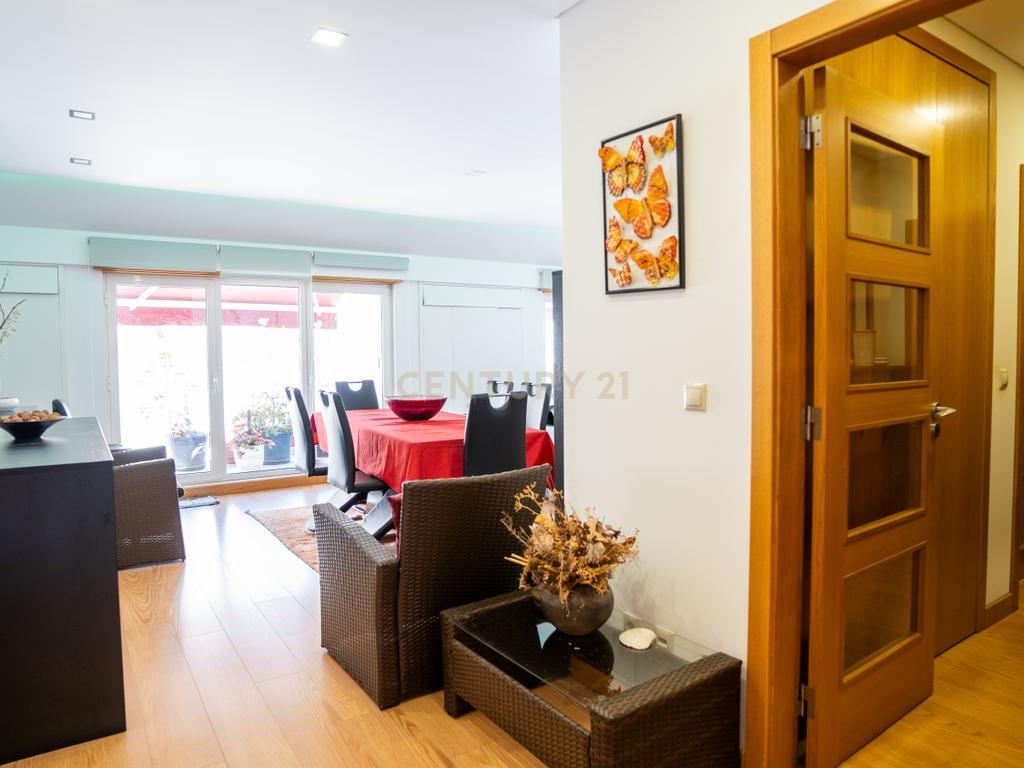 Apartamento com Terraço T2  de Charme em Benfica - Excelência e Conforto - Image 12