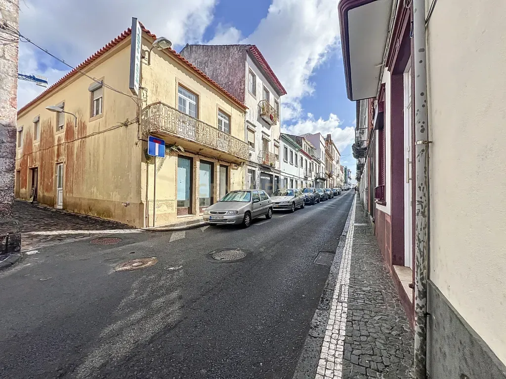 Moradia no Centro de Ponta Delgada – Beco Jardim António Borges - Image 61