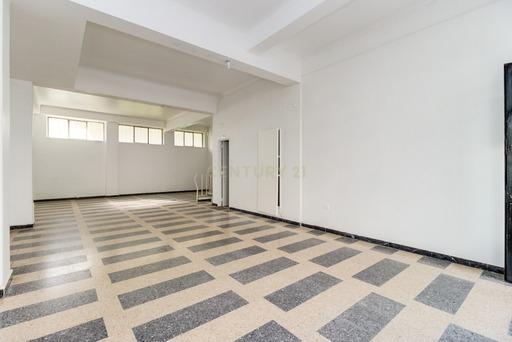 Loja para arrendar em Benfica, Av do Uruguai com 172m2 - Image 3