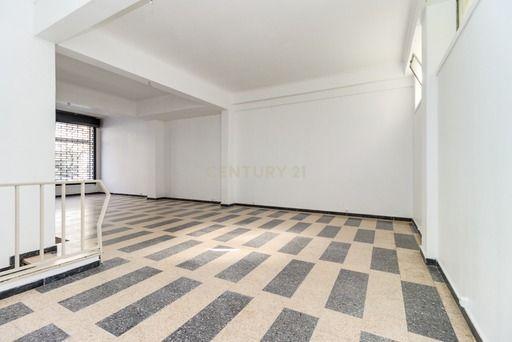 Loja para arrendar em Benfica, Av do Uruguai com 172m2 - Image 1