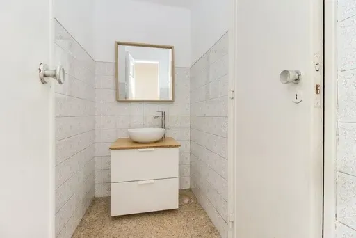 Loja para arrendar em Benfica, Av do Uruguai com 172m2 - Image 6