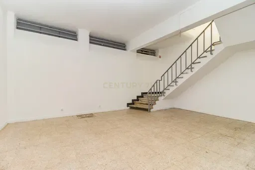 Loja para arrendar em Benfica, Av do Uruguai com 172m2 - Image 8