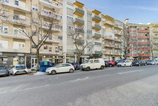 Loja para arrendar em Benfica, Av do Uruguai com 172m2 - Image 10