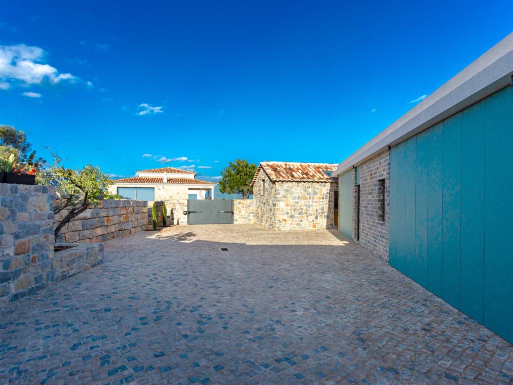 Moradia de Luxo com piscina e garagem, para venda no campo, perto de Tavira, Algarve - Image 42