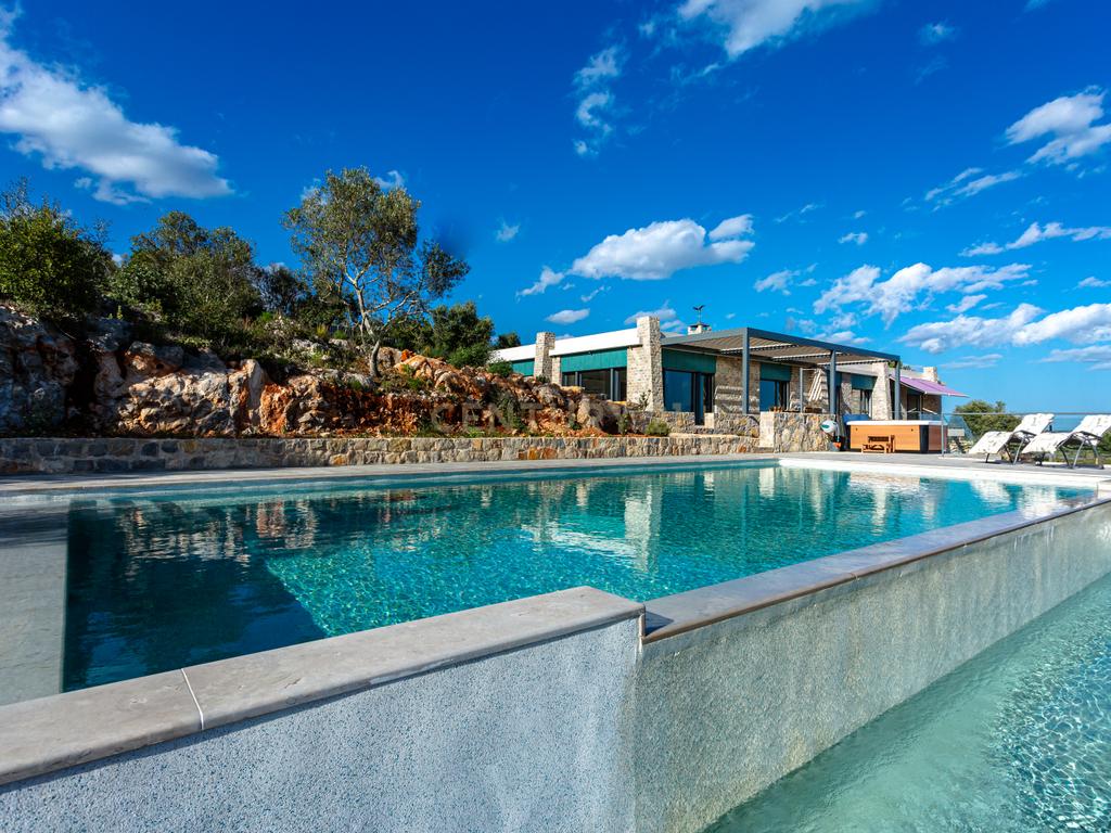 Moradia de Luxo com piscina e garagem, para venda no campo, perto de Tavira, Algarve - Image 2