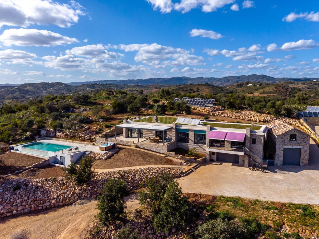 Moradia de Luxo com piscina e garagem, para venda no campo, perto de Tavira, Algarve - Image 3