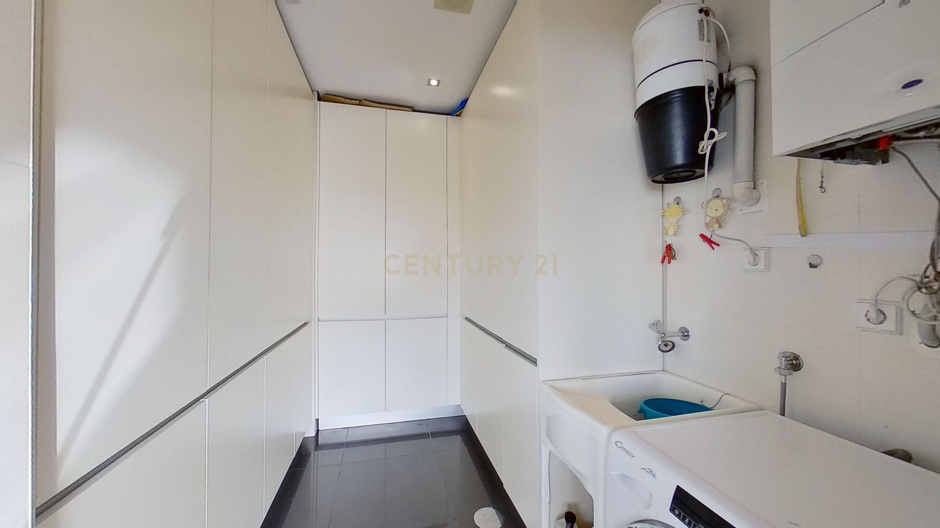 T4 duplex com 2 suítes, à poucos metros da estação de metro de Santo Ovídeo em Vila Nova de Gaia - Image 15