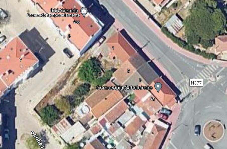 Casa antiga SEM LICENÇA DE UTILIZAÇAO inserida num lote de 402m2  no centro de Palhais, Charneca de Caparica - Image 9