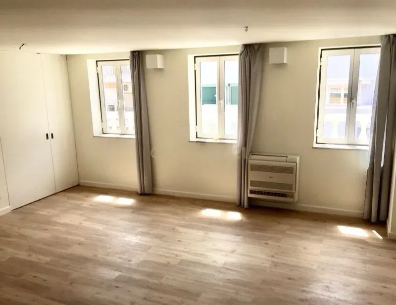 T1 DUPLEX COM GARAGEM - Image 1
