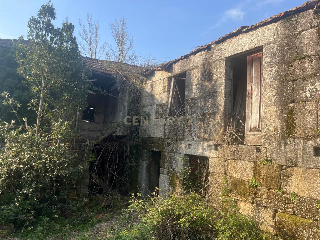 Moradia para reconstrução em Várzea Aliviada e Folhada, Marco de Canaveses - Image 2