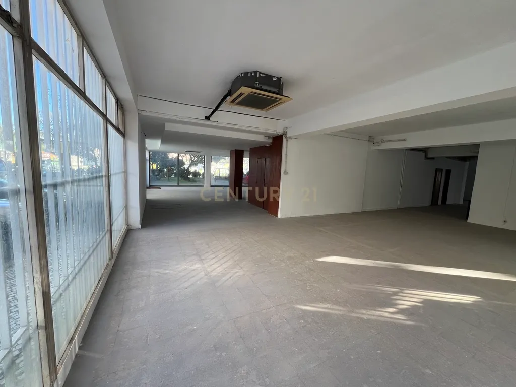 Loja em Carnide - Image 2