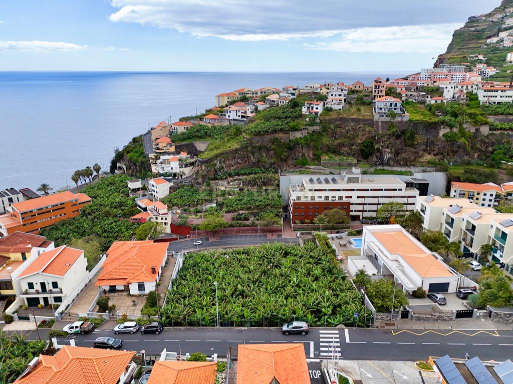 Terreno para Construção com Vista Mar em Câmara de Lobos, Funchal - Image 4
