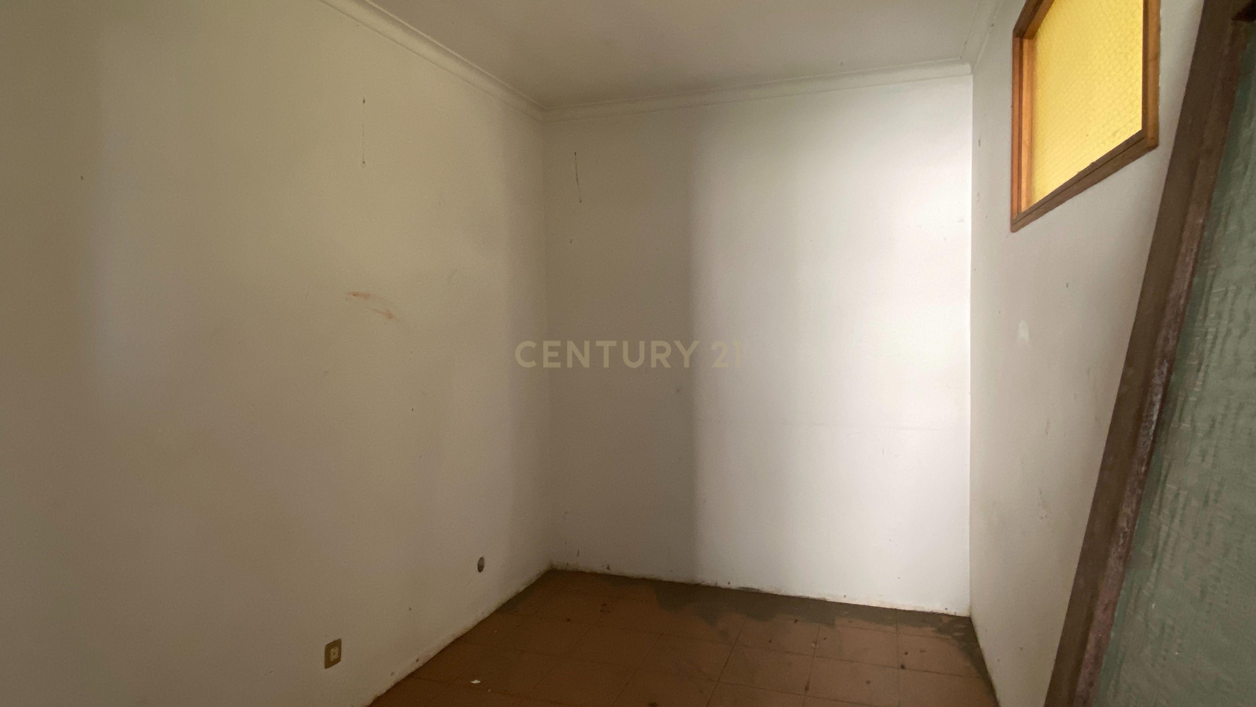 2 Moradias Bi familiar + Loja - Próximo ao Hospital São João - Image 18