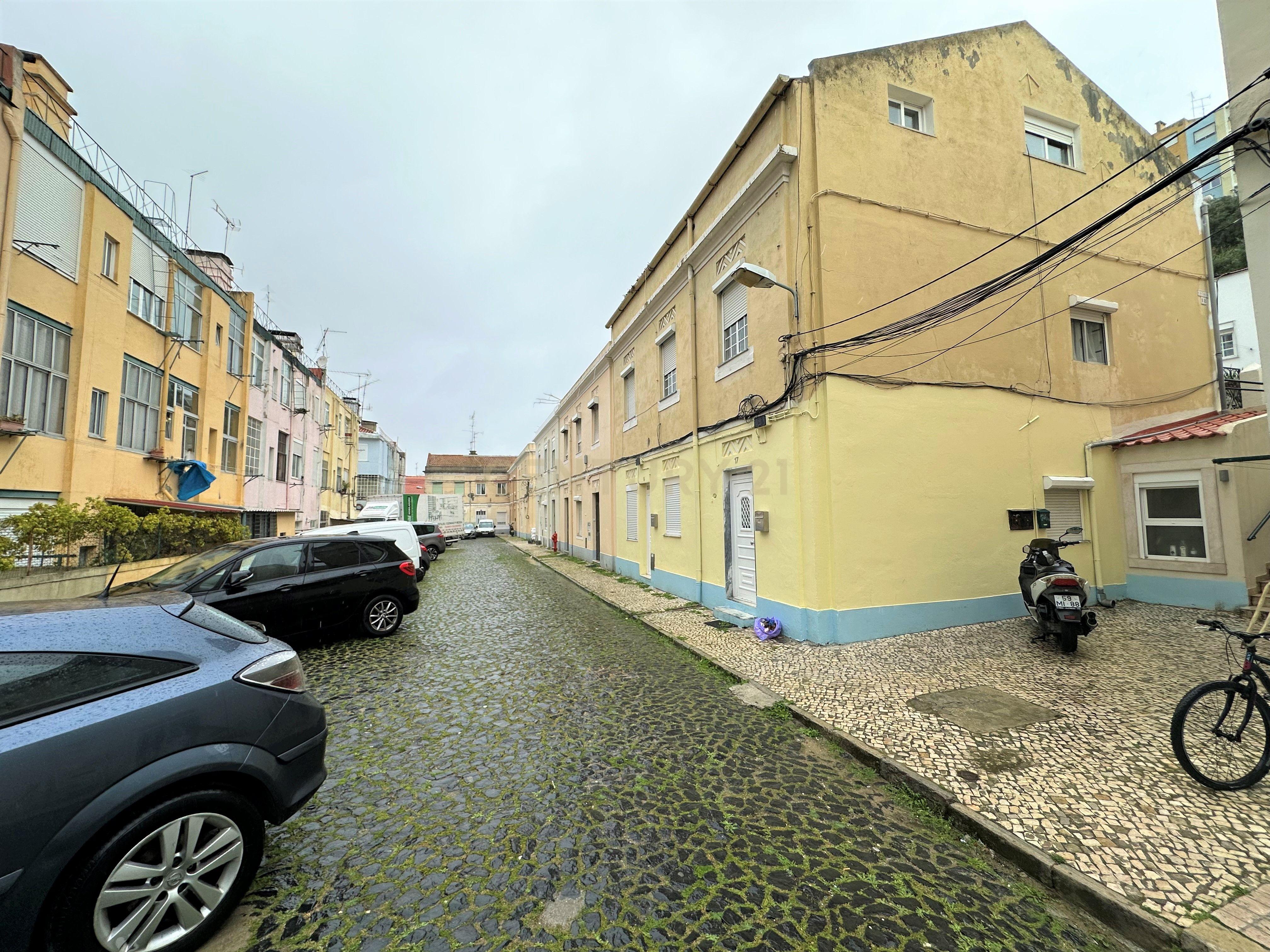 Apartamento Duplex T5 Beato - Image 22