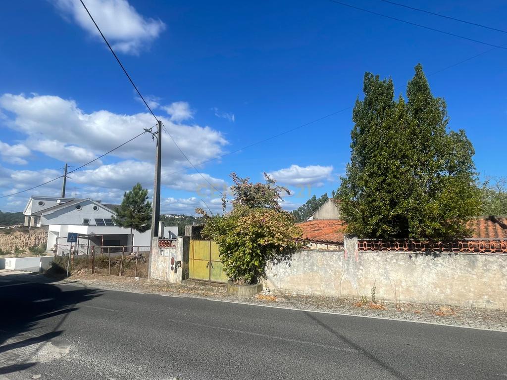 Oportunidade Única em Ourém, Fátima: Terreno Urbano com Potencial para Projetos Residenciais - Image 10