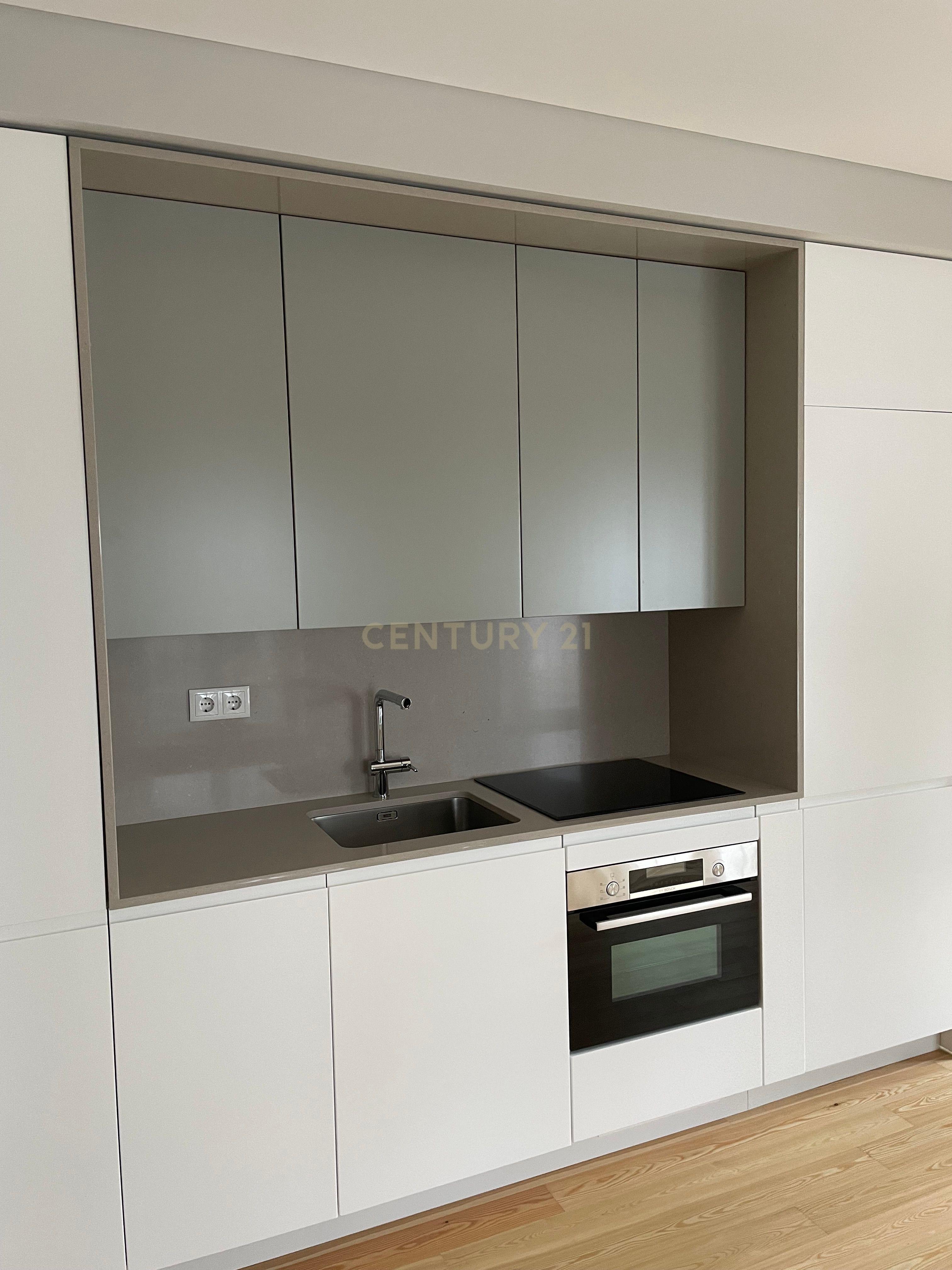 Apartamento T0 Novo em Campolide - Image 13