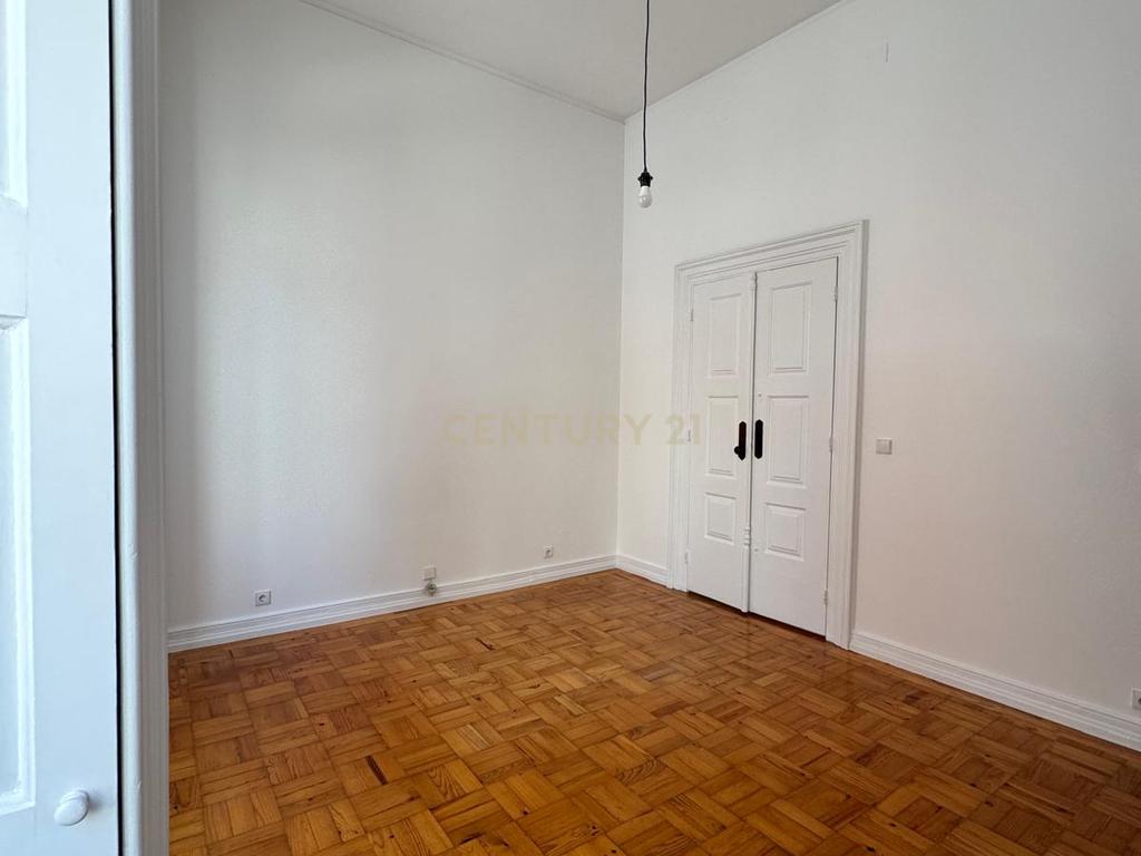 T1 Duplex Exclusivo na Rua da Restauração – Porto - Image 14