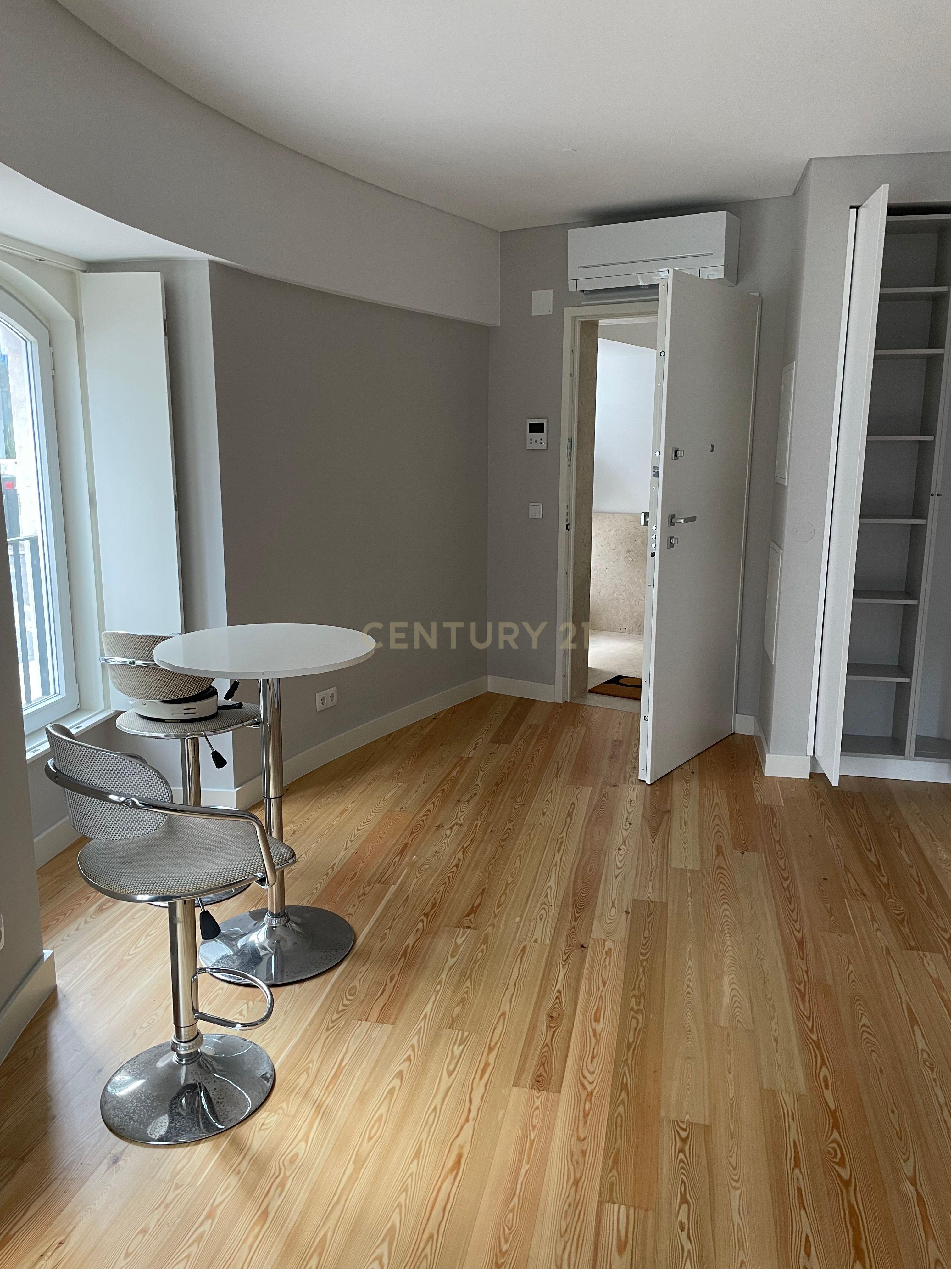 Apartamento T0 Novo em Campolide - Image 10
