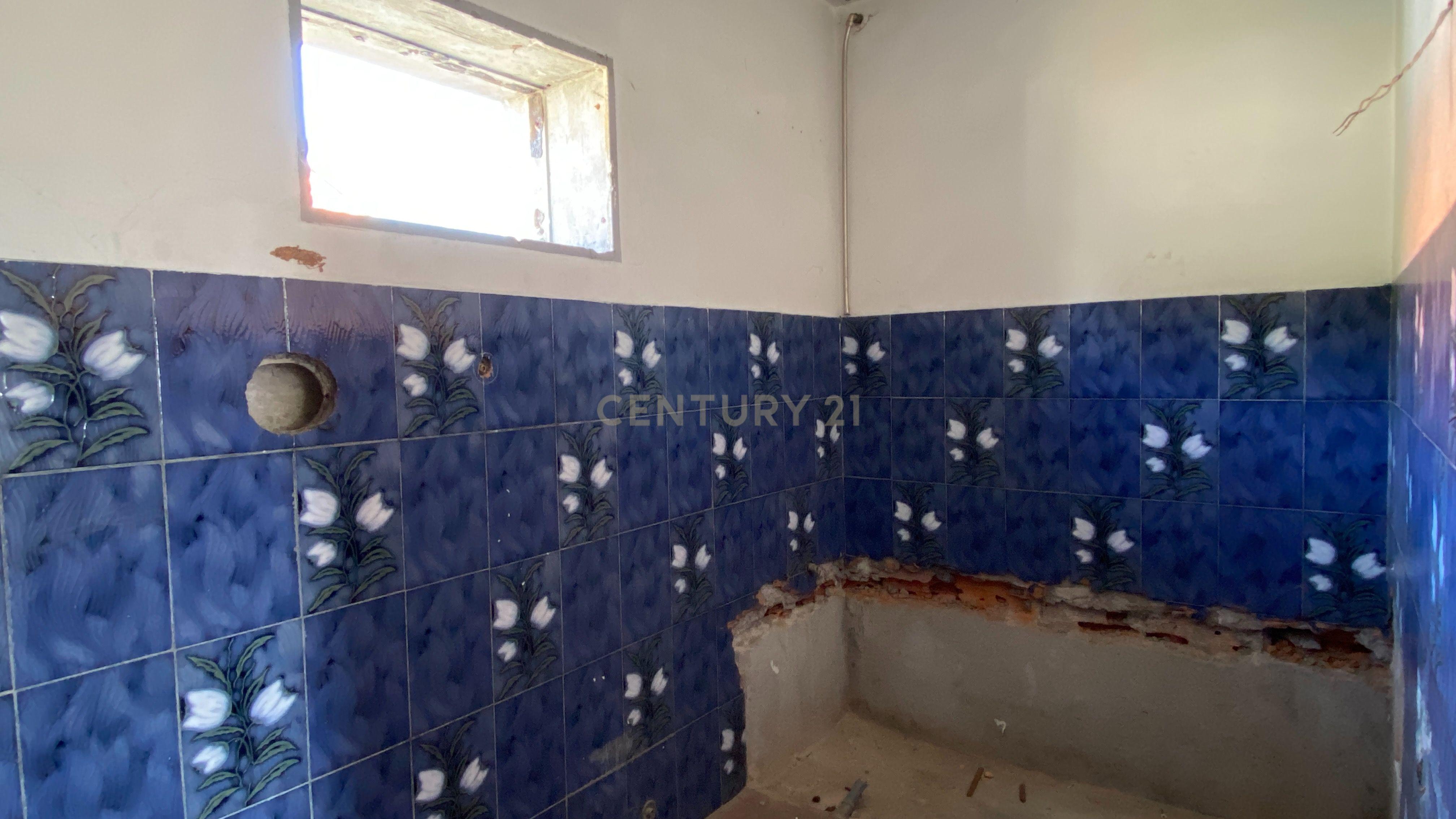 2 Moradias Bi familiar + Loja - Próximo ao Hospital São João - Image 9