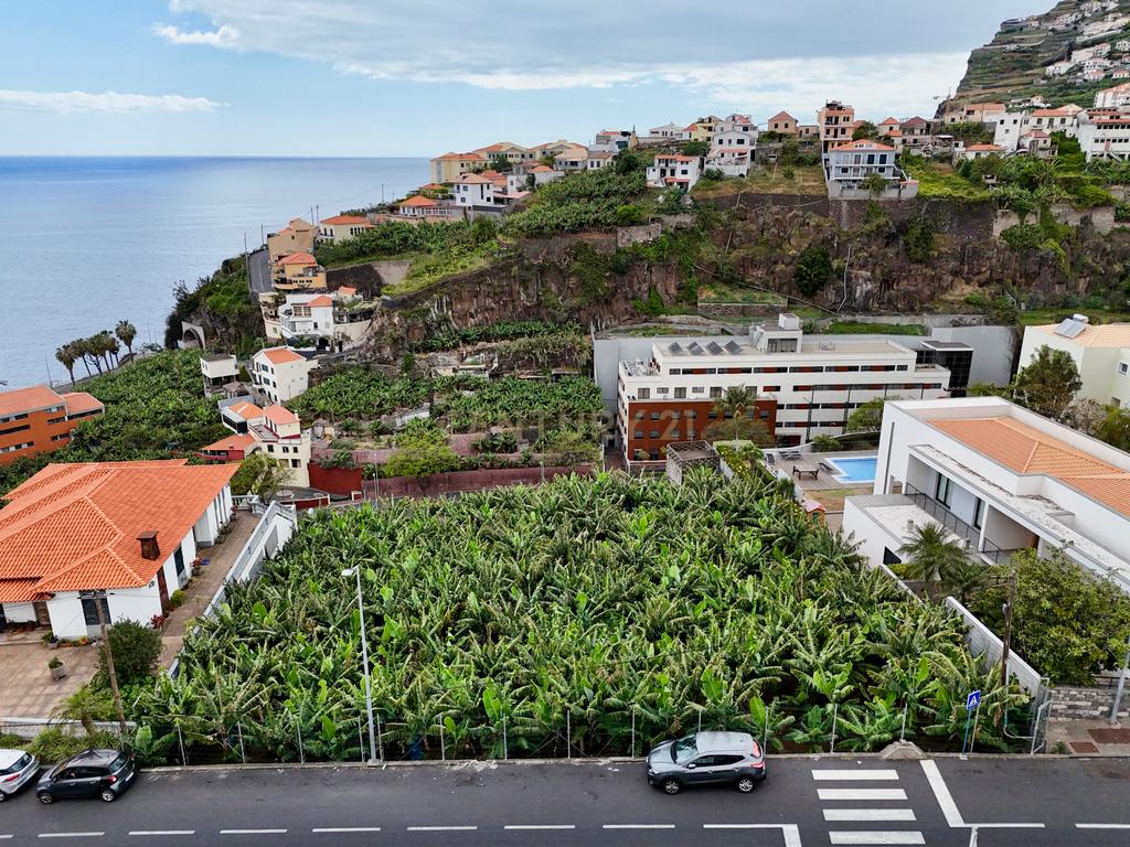 Terreno para Construção com Vista Mar em Câmara de Lobos, Funchal - Image 3