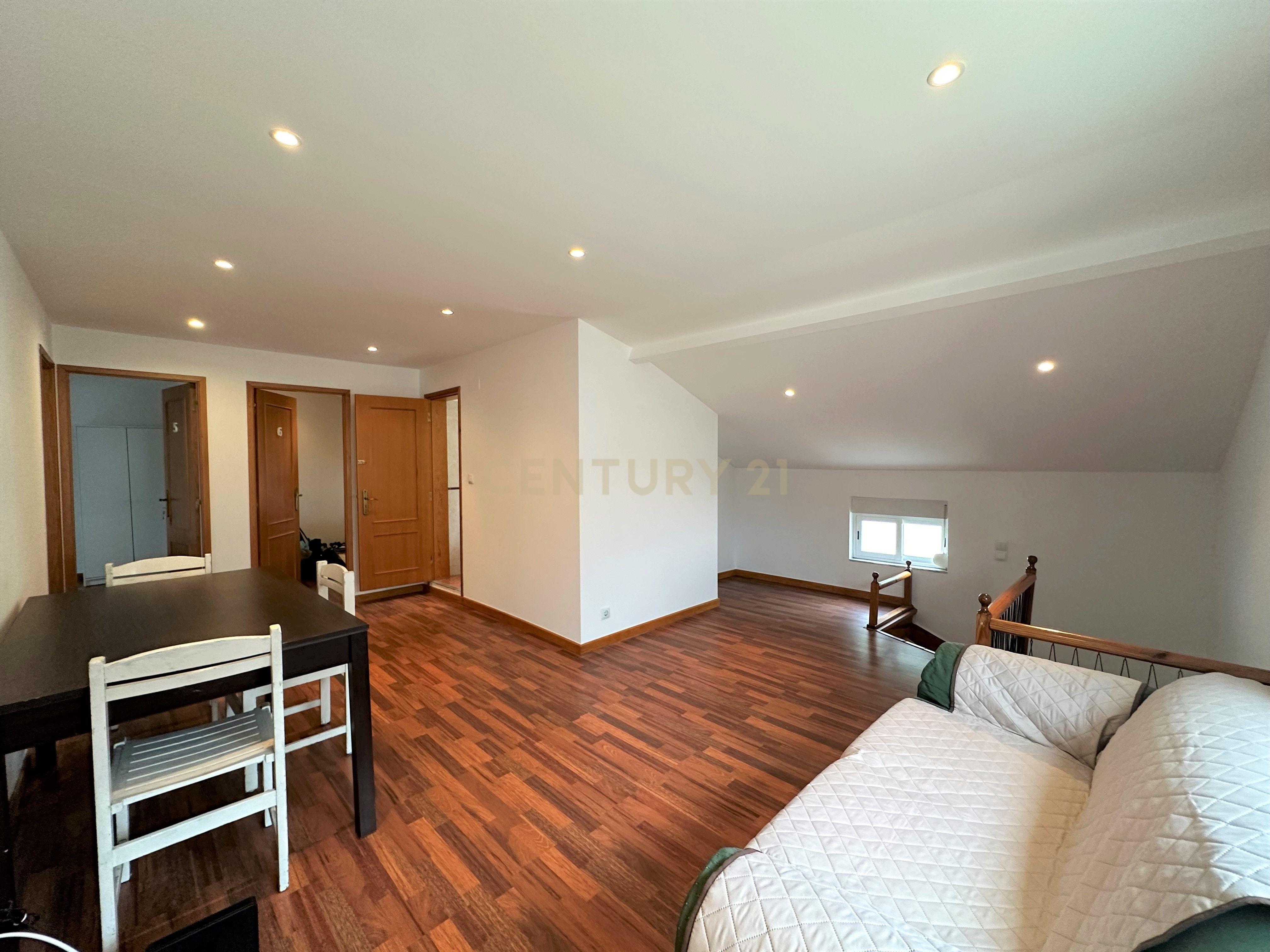 Apartamento Duplex T5 Beato - Image 5