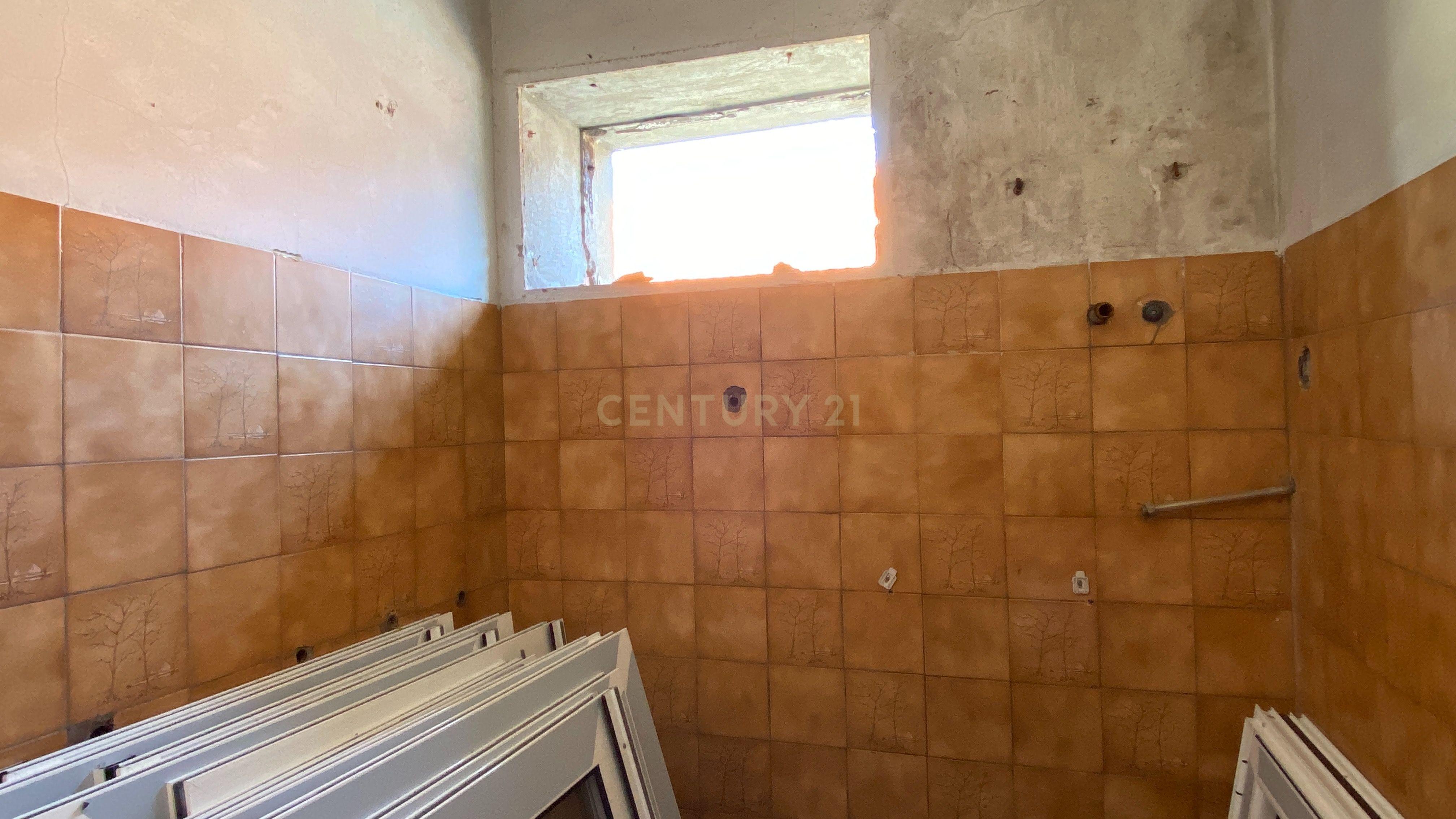 2 Moradias Bi familiar + Loja - Próximo ao Hospital São João - Image 6
