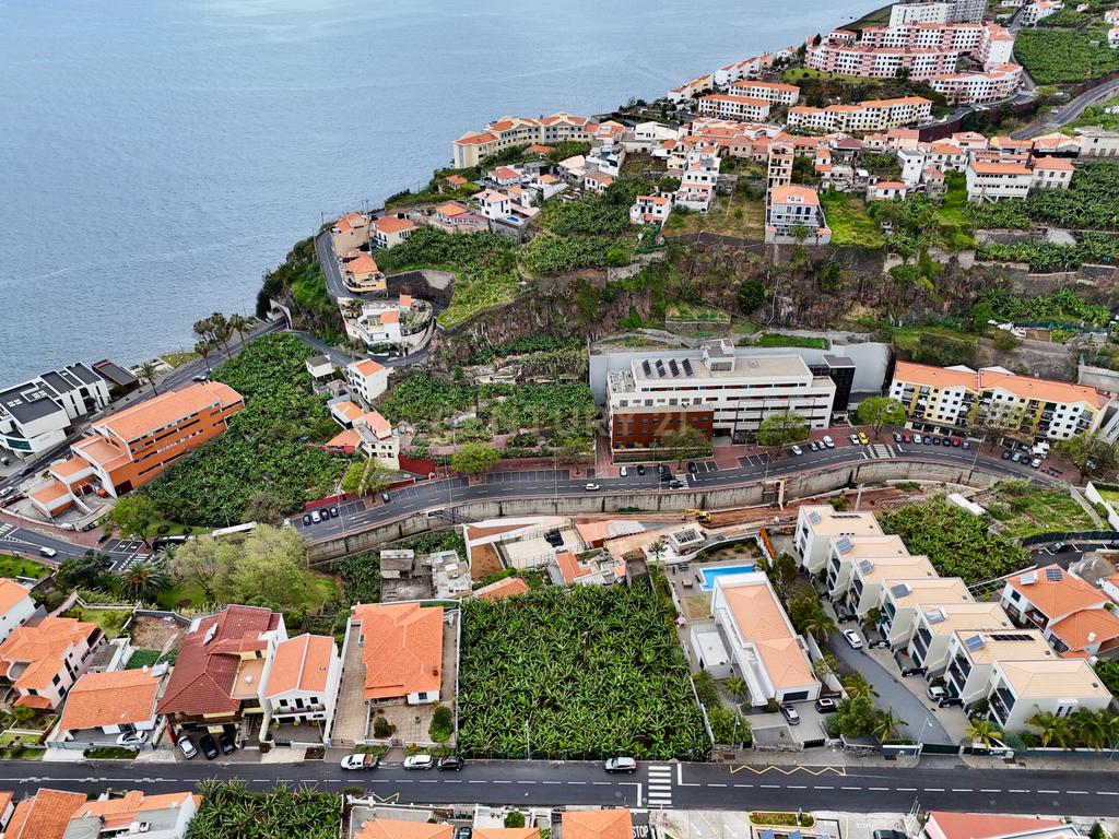 Terreno para Construção com Vista Mar em Câmara de Lobos, Funchal - Image 5