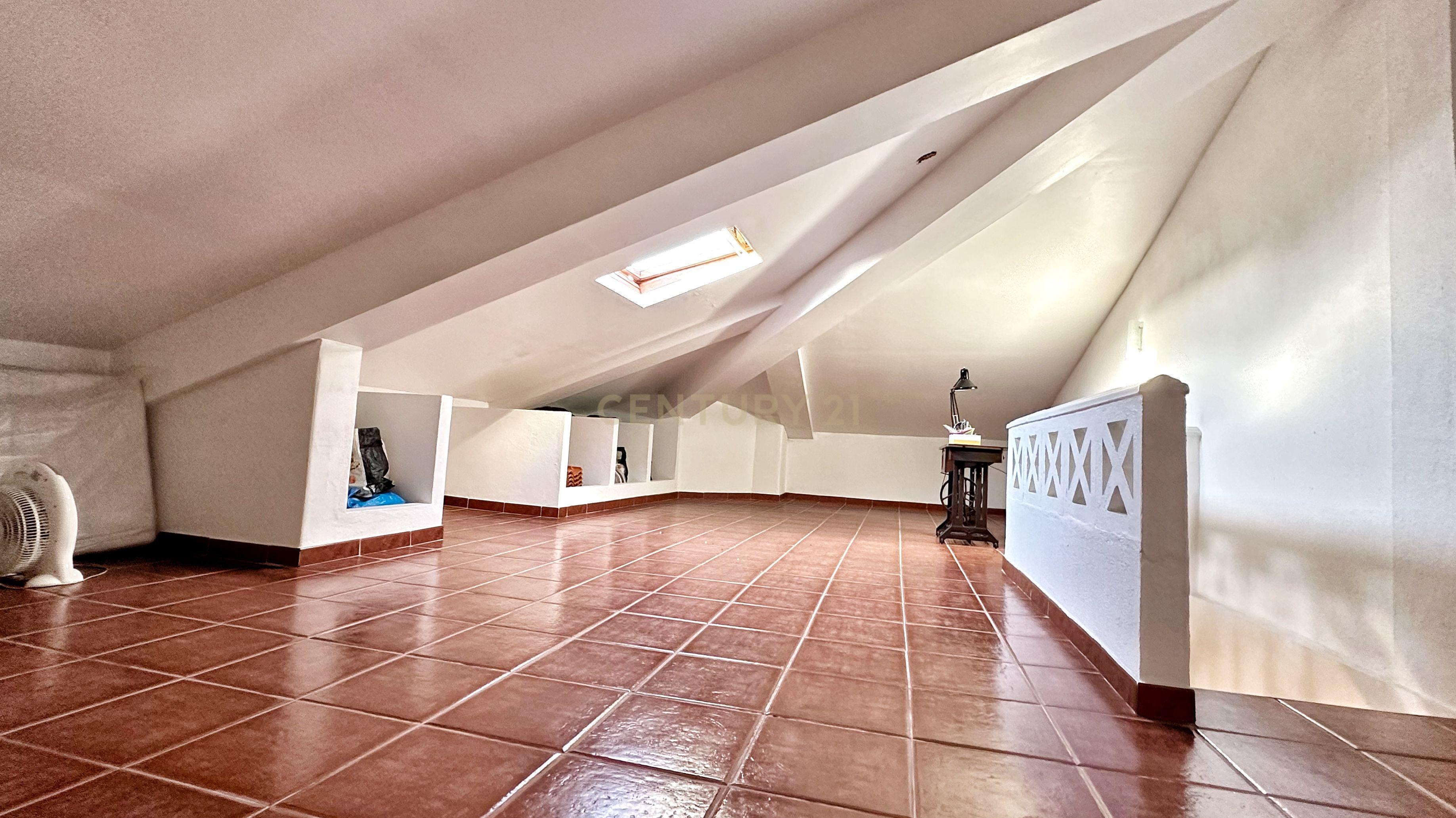 Moradia Geminada T4+1, localizada na Quinta do Conde com garagem e churrasqueira - Image 39