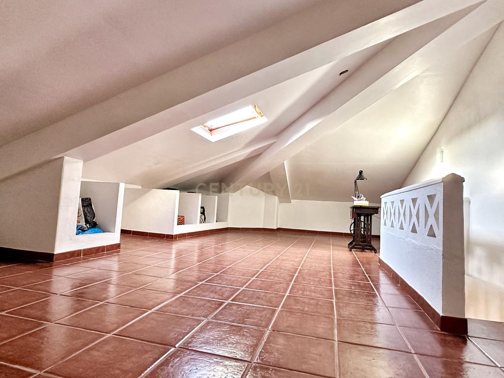 Moradia Geminada T4+1, localizada na Quinta do Conde com garagem e churrasqueira - Image 39
