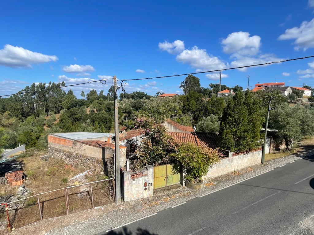 Oportunidade Única em Ourém, Fátima: Terreno Urbano com Potencial para Projetos Residenciais - Image 2