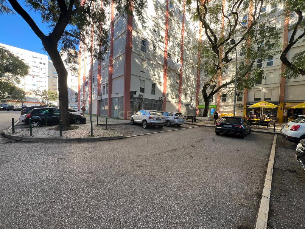 Loja em Carnide - Image 4