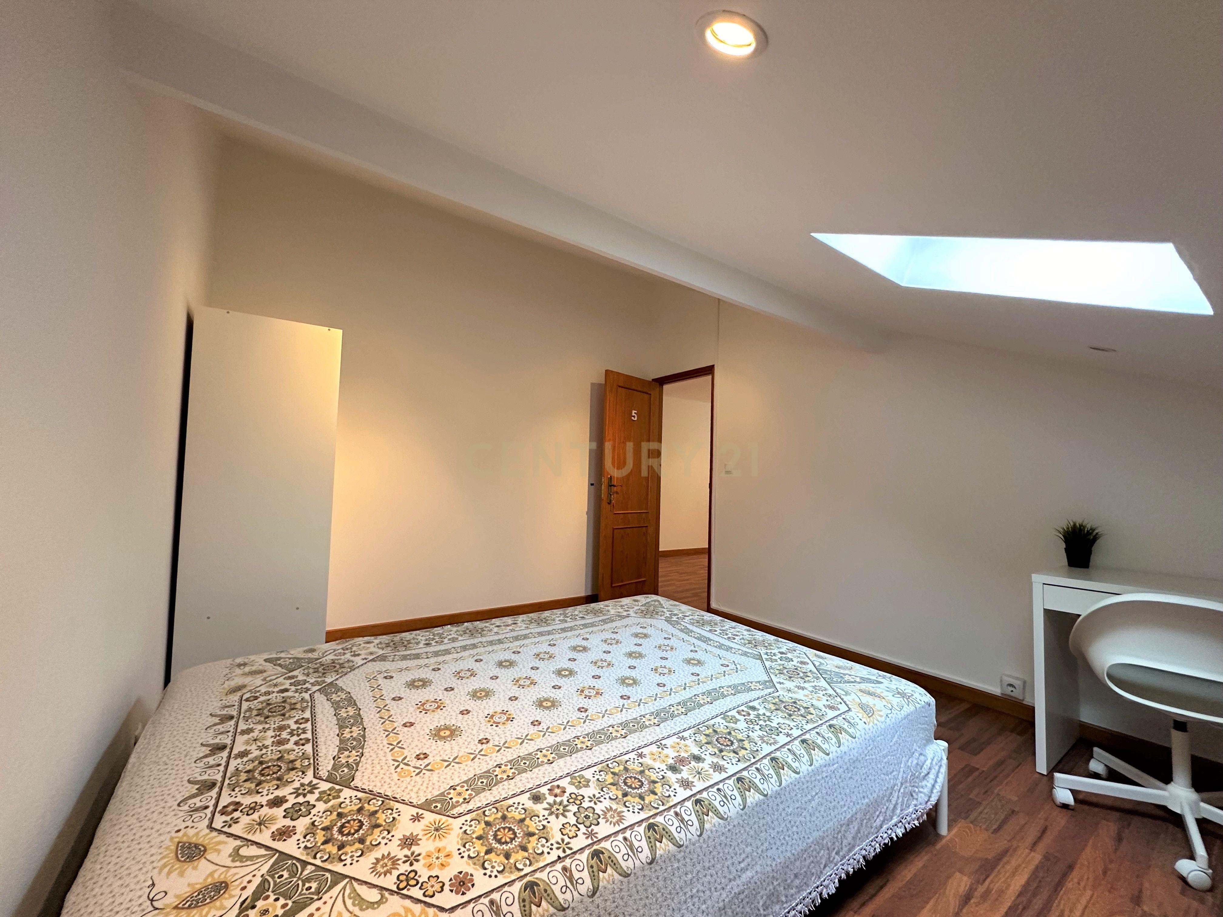 Apartamento Duplex T5 Beato - Image 14