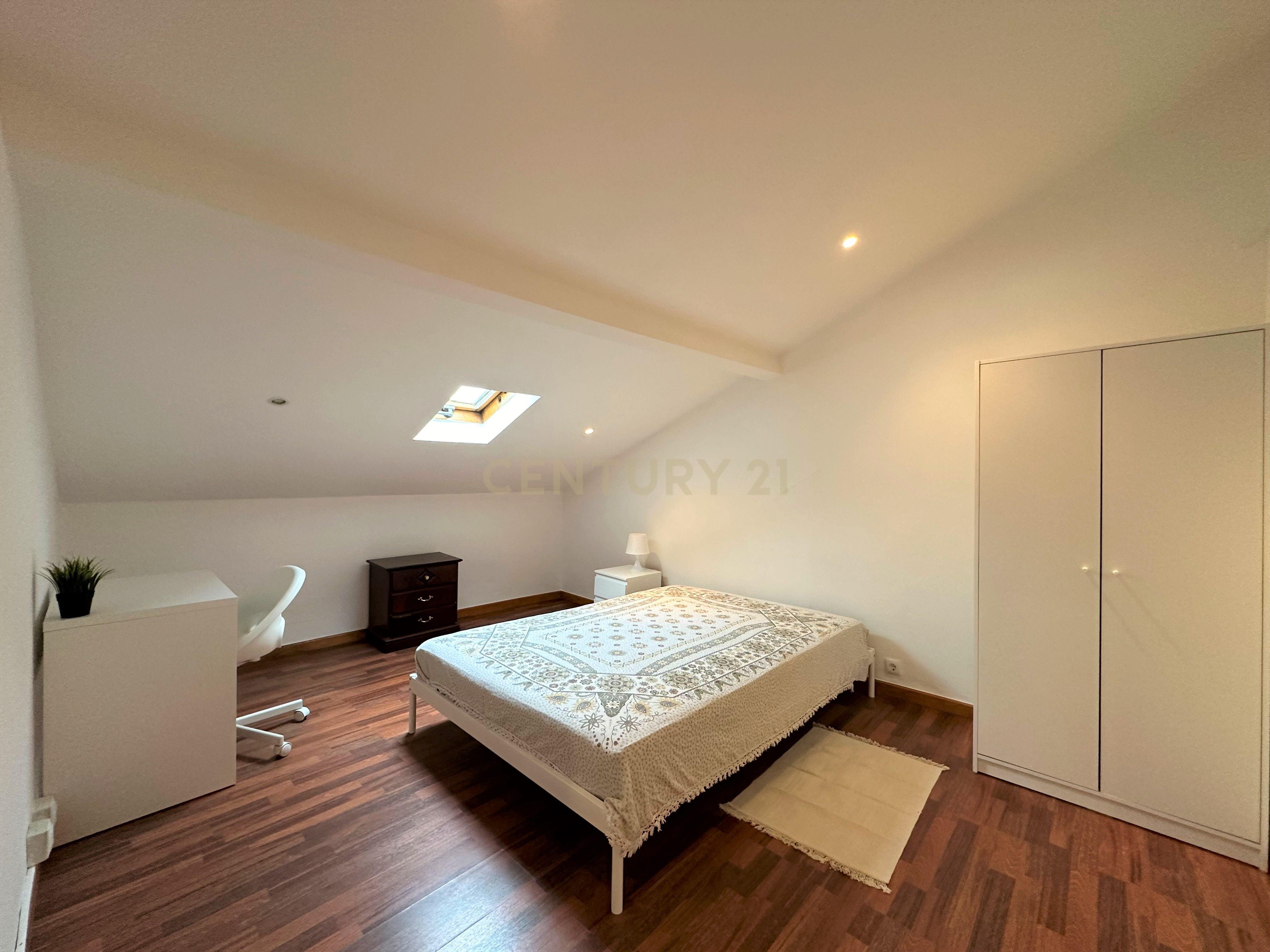 Apartamento Duplex T5 Beato - Image 17
