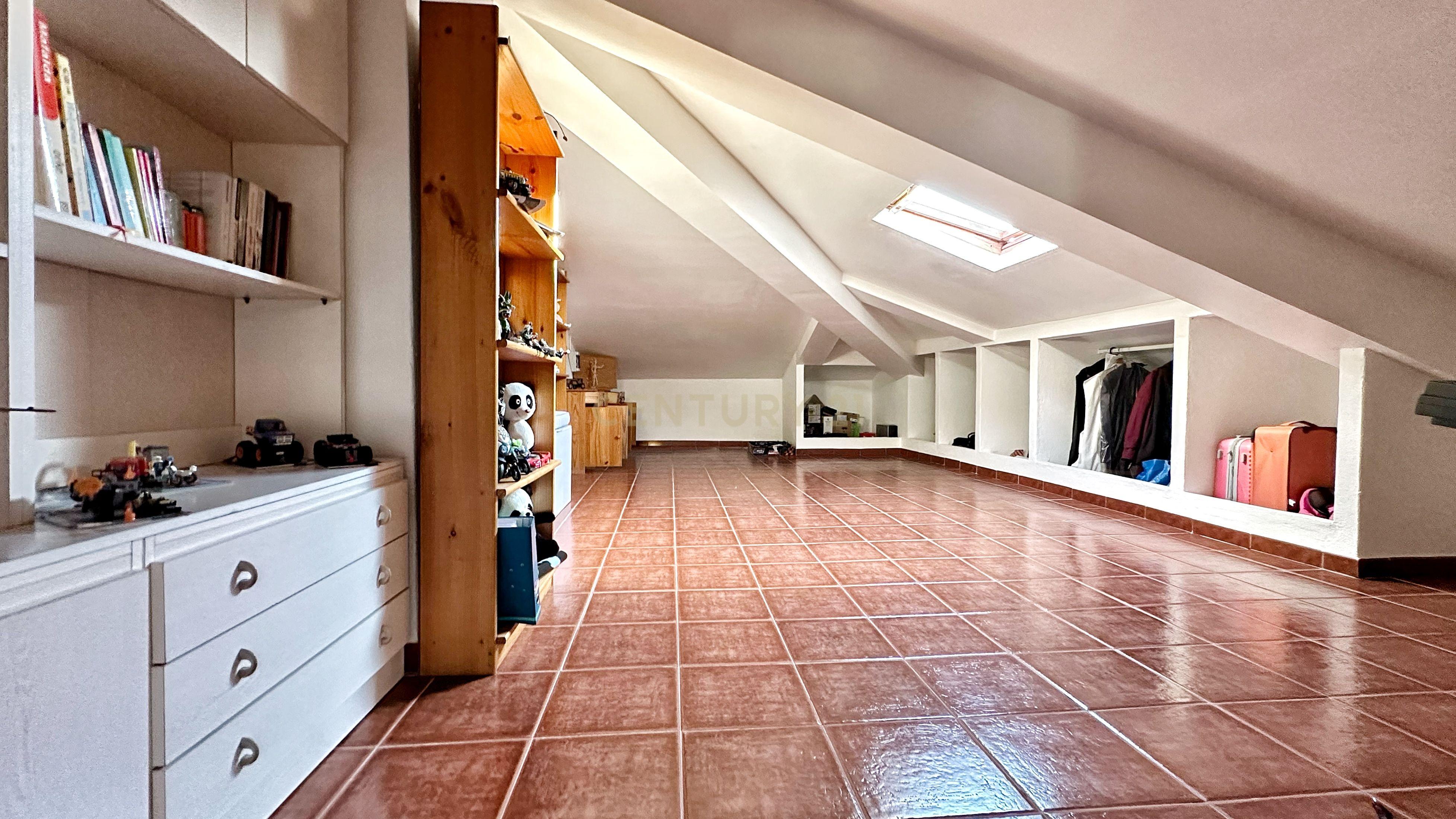 Moradia Geminada T4+1, localizada na Quinta do Conde com garagem e churrasqueira - Image 41