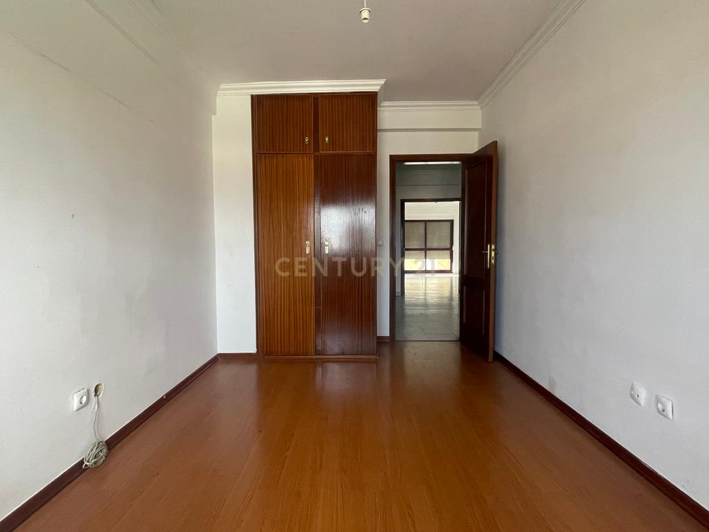 Apartamento T2 com Varanda, em Aires, Palmela - Image 15