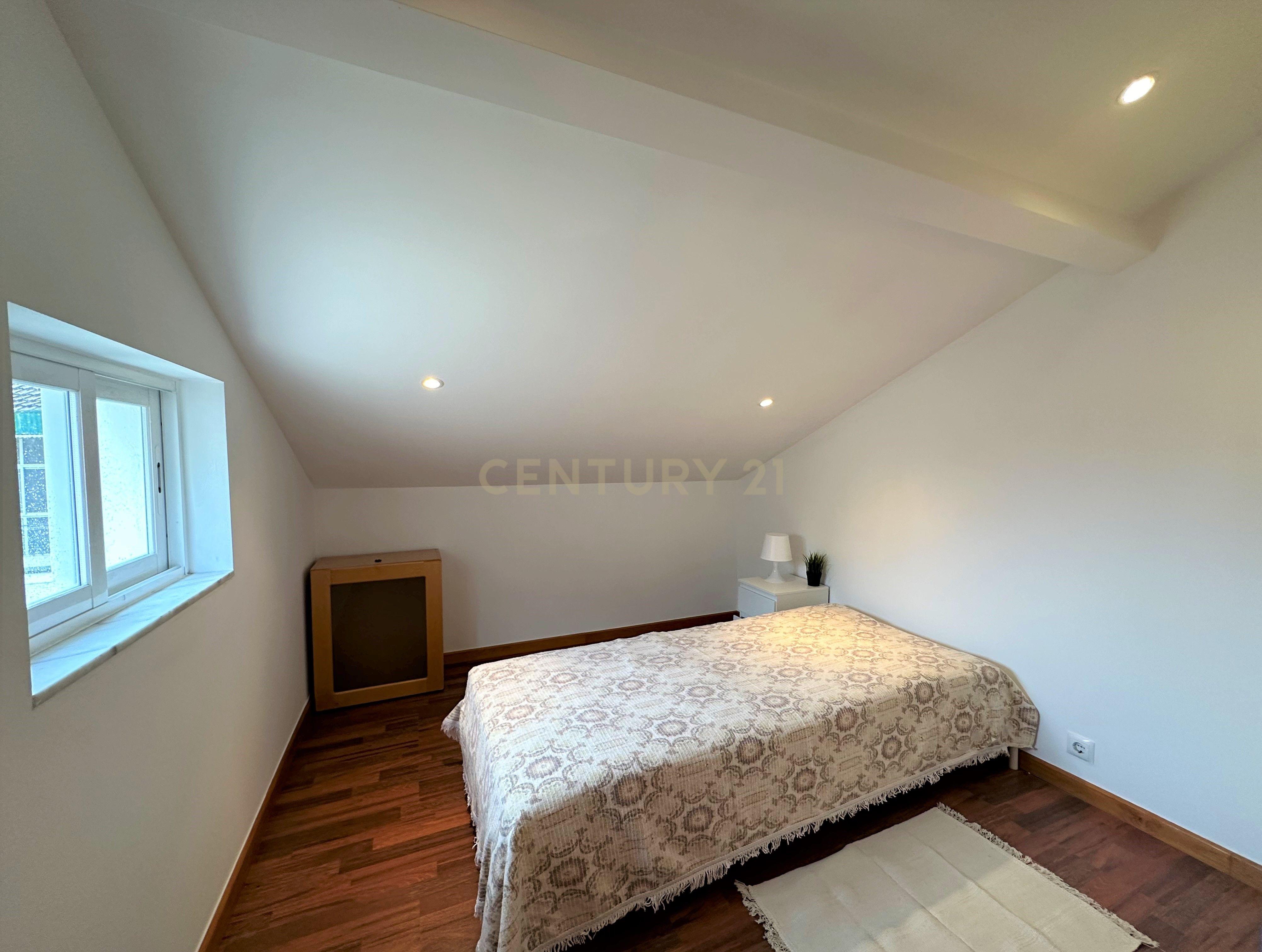 Apartamento Duplex T5 Beato - Image 13