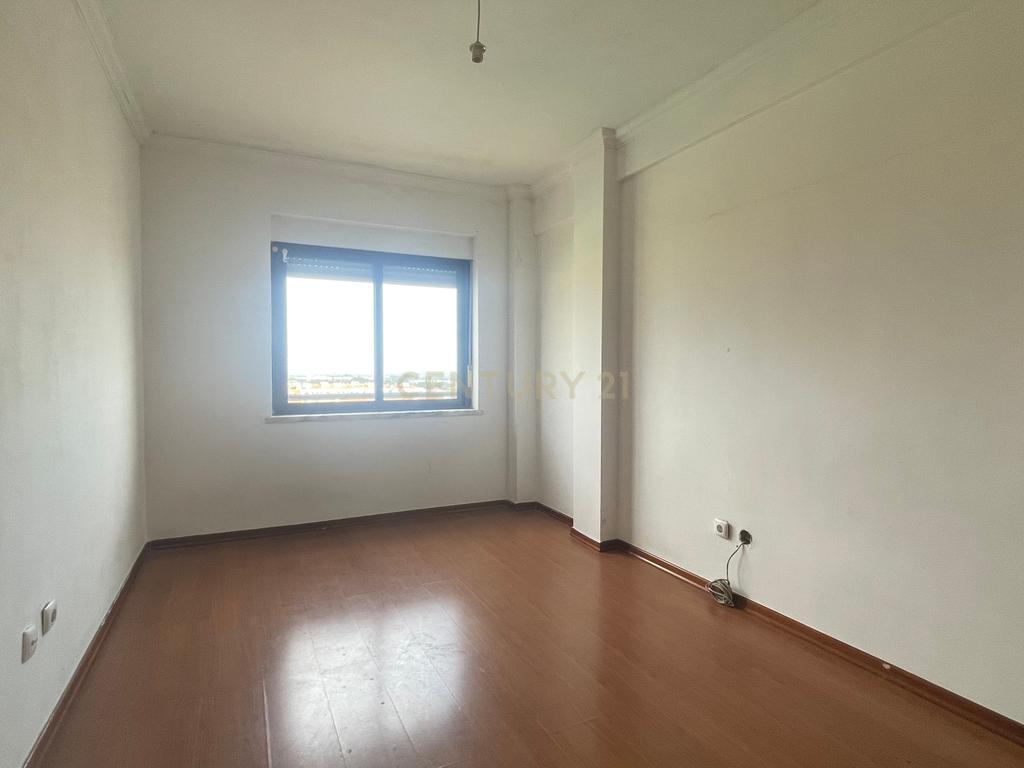 Apartamento T2 com Varanda, em Aires, Palmela - Image 11
