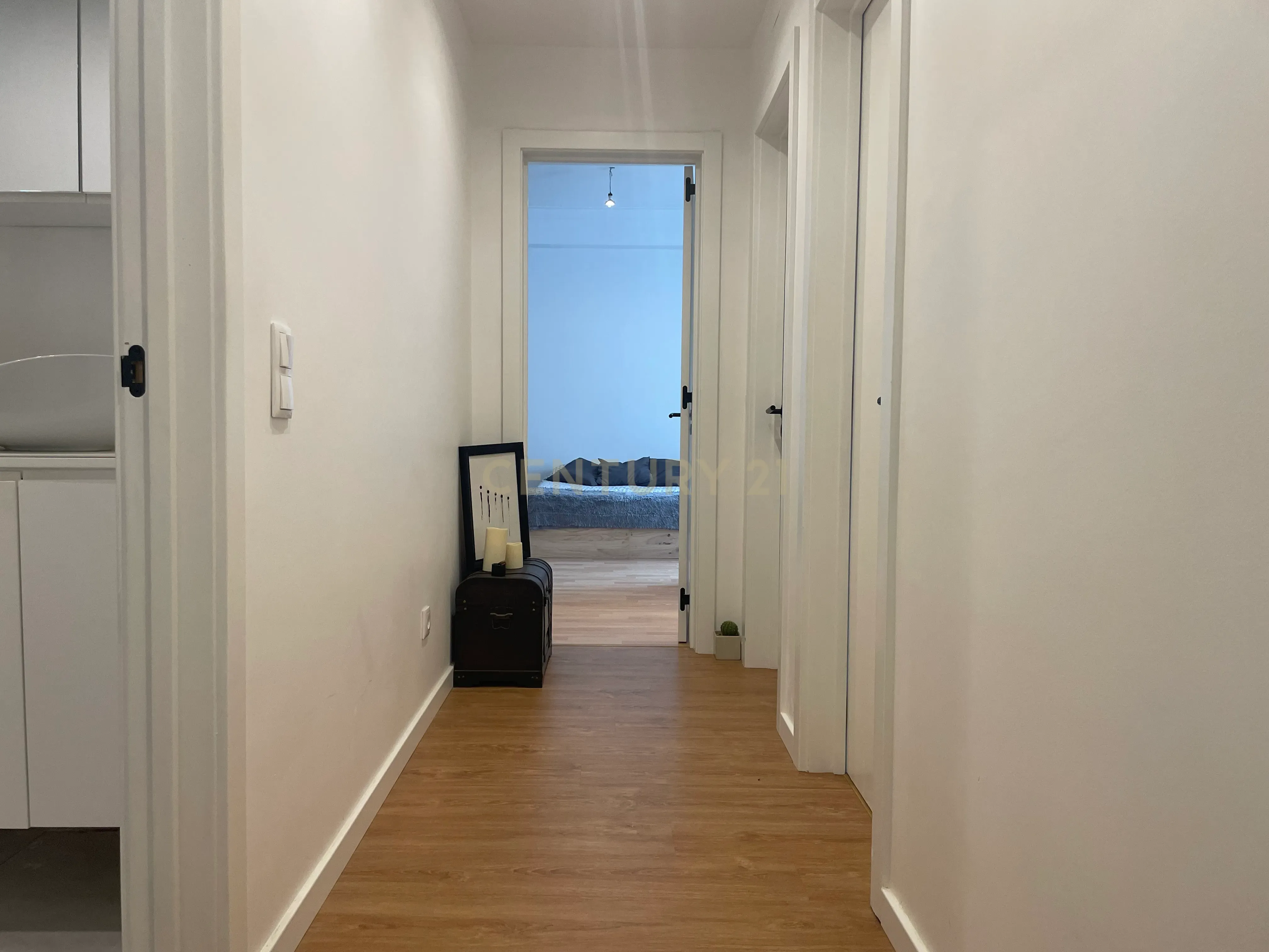 T3 com 95m2 e Renovação Moderna em Marvila - Image 9