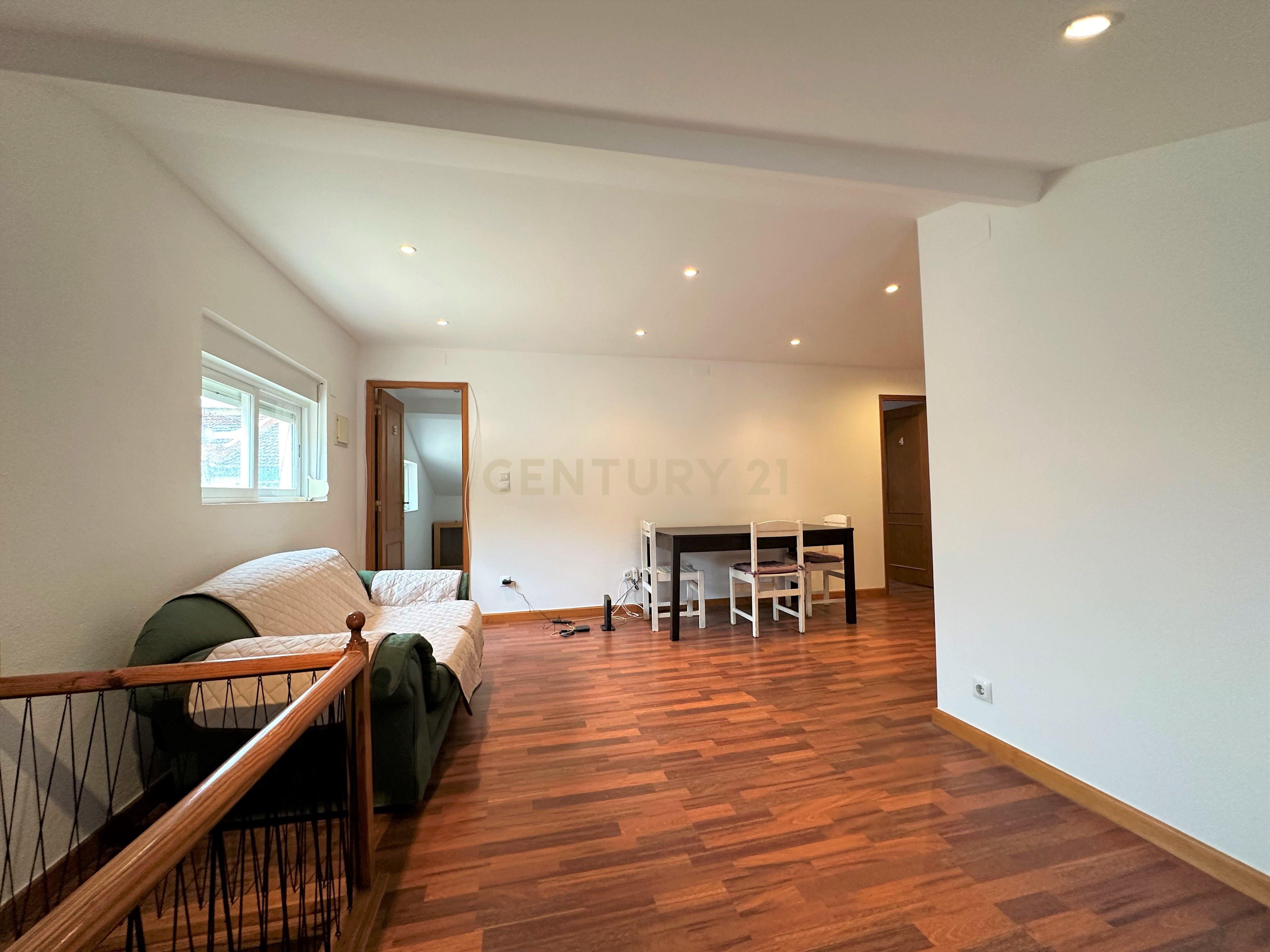 Apartamento Duplex T5 Beato - Image 2