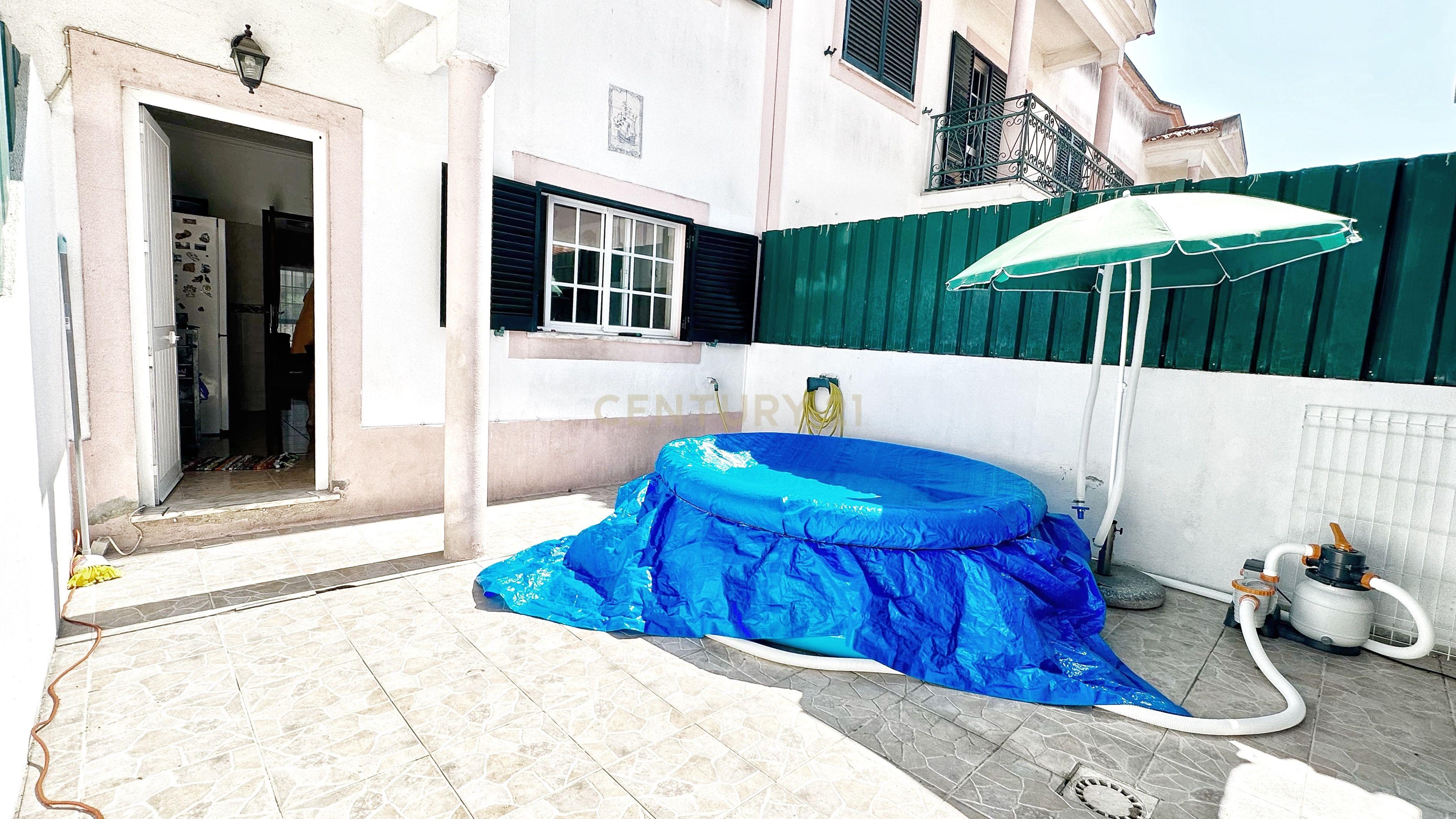 Moradia em Banda localizada na quinta do conde - Image 10