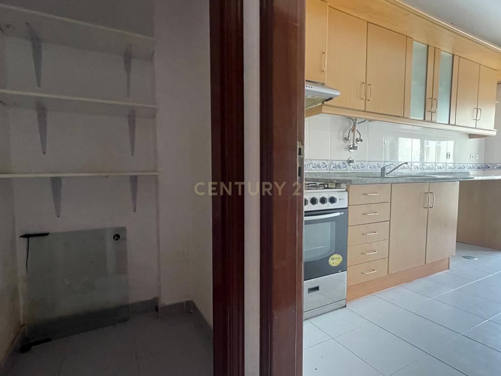 Apartamento T2 com Varanda, em Aires, Palmela - Image 8