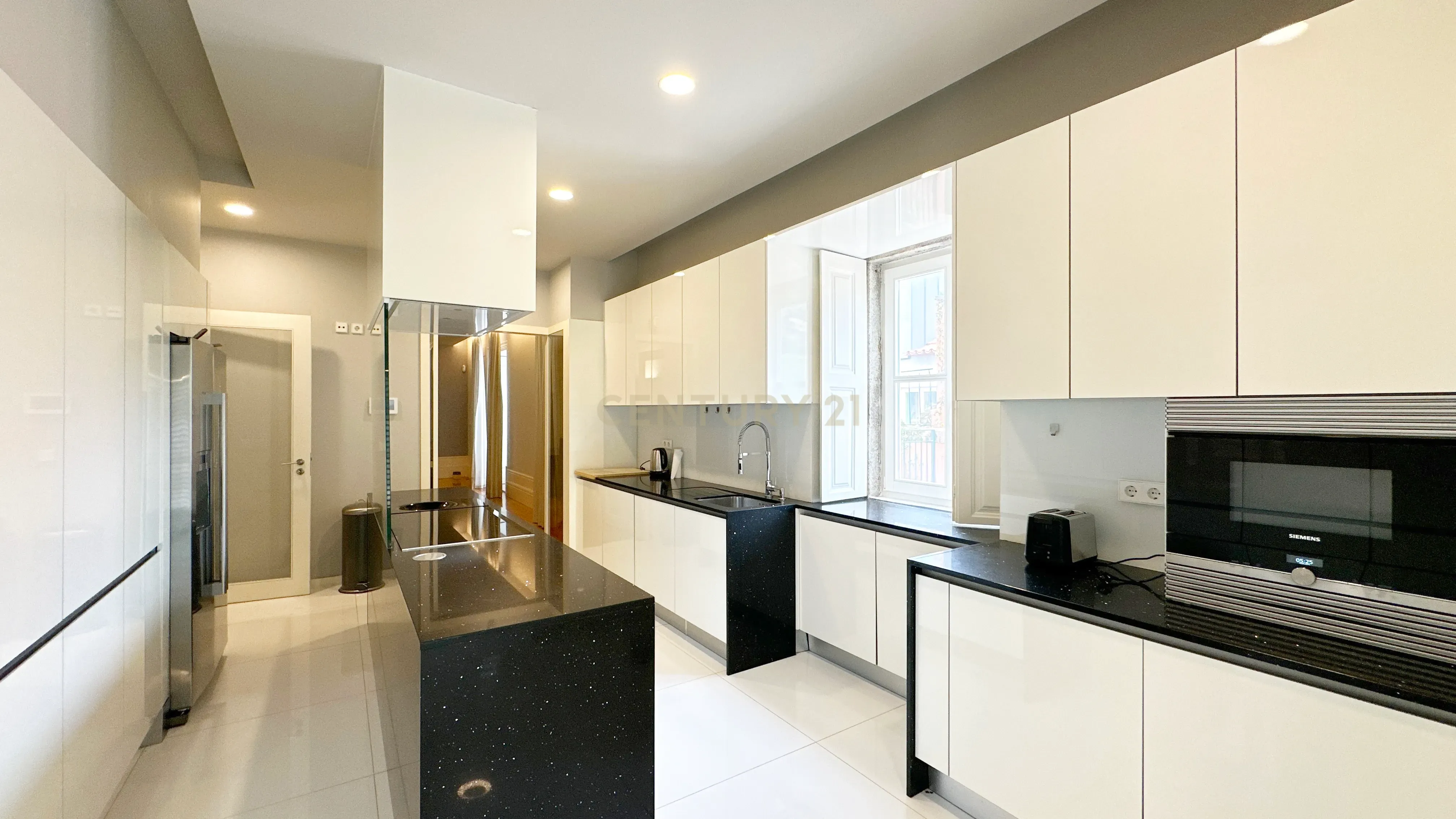 Moradia T3 remodelada- FOZ VELHA - Image 2