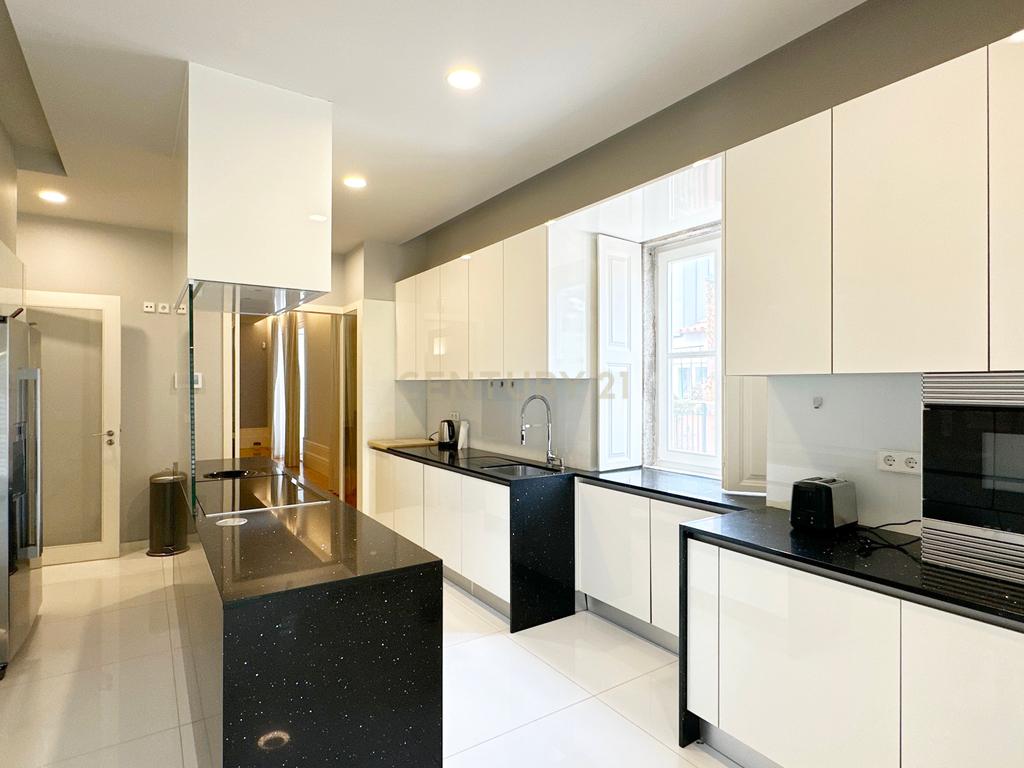Moradia T3  remodelada- FOZ VELHA - Image 2