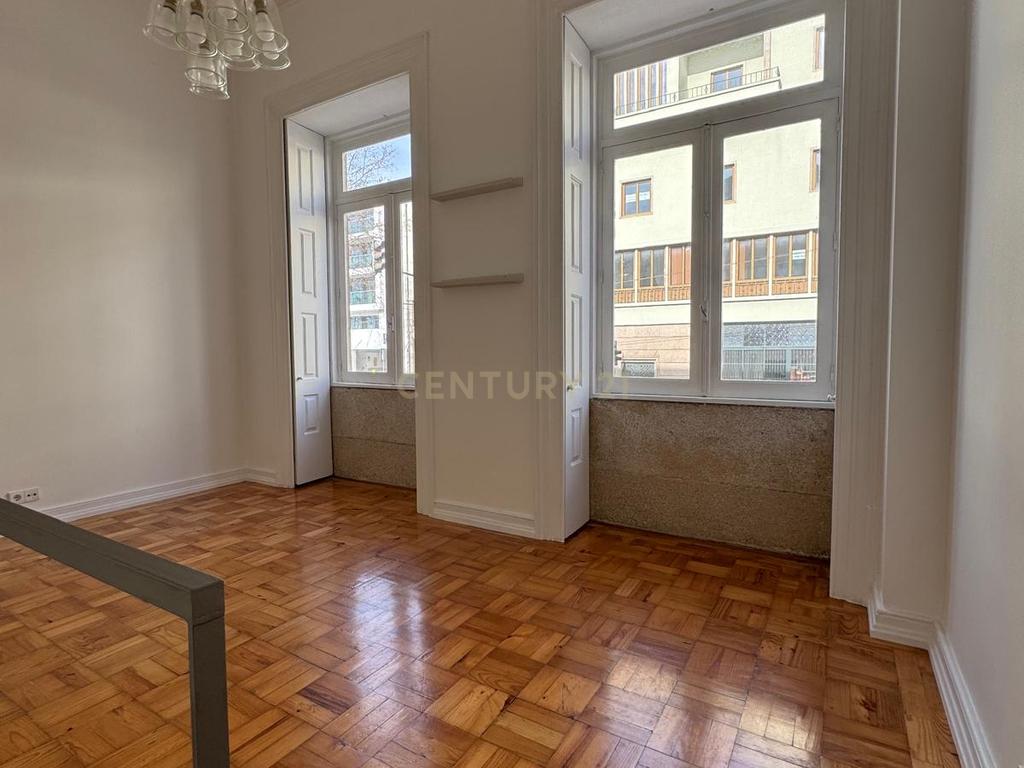 T1 Duplex Exclusivo na Rua da Restauração – Porto - Image 11